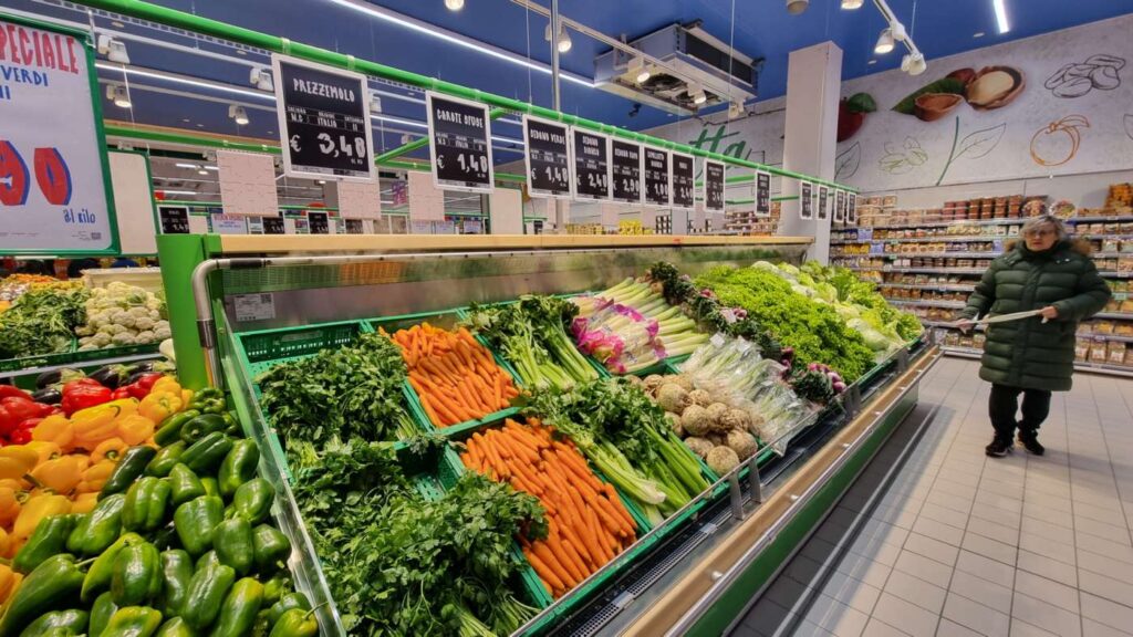 Addetti al reparto ortofrutta a Bagnoli e Monteruscello