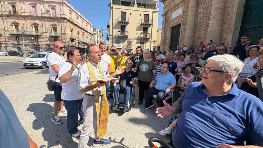 Gela: successo dell’evento «Regala un sorriso», motori d’epoca sfilano per l’Unitalsi