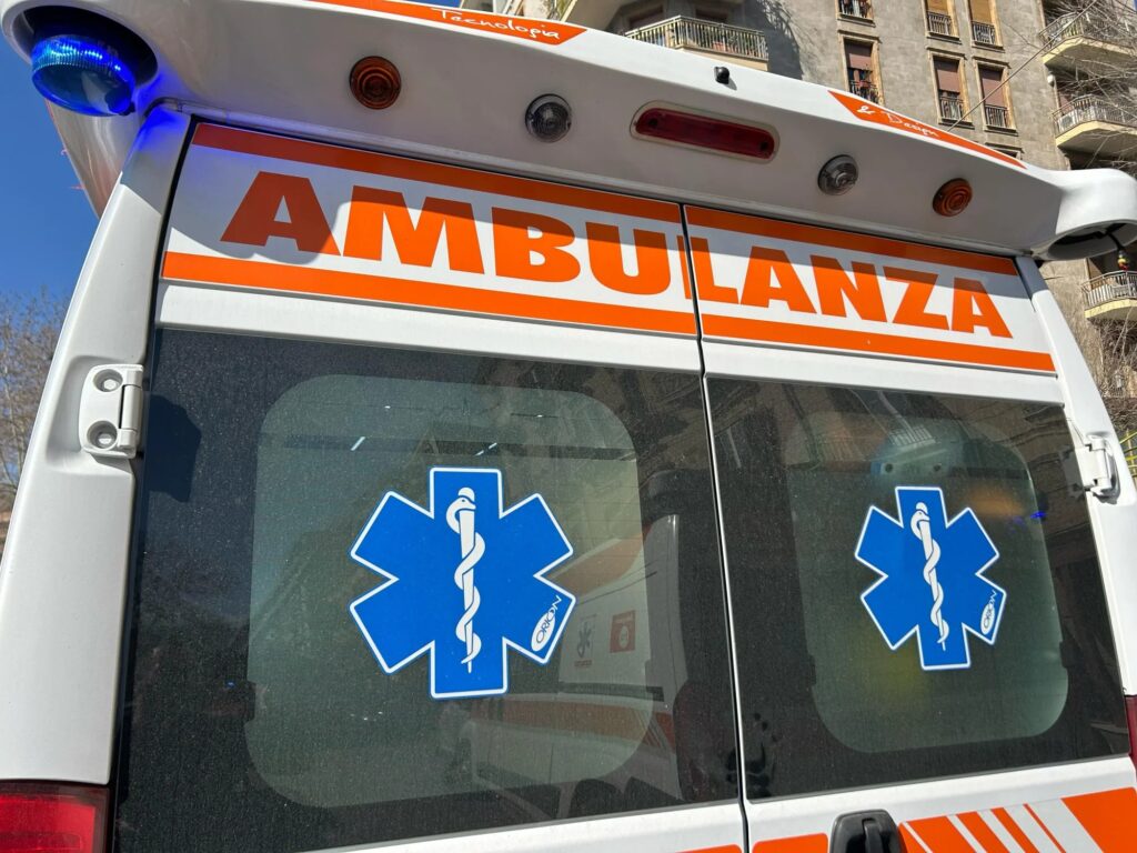 Palermo, in sei aggrediscono con calci e pugni padre e figlio