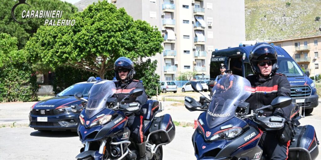 Palermo, fuggono all'alt e aggrediscono i carabinieri: tre arresti e una denuncia