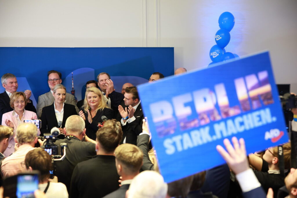 AfD vince anche in Pomerania, Berlino alla Linke ma Merz non molla