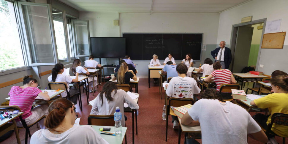 Scuola, in Sicilia oltre sei studenti su dieci scelgono il liceo: tecnici e professionali restano indietro