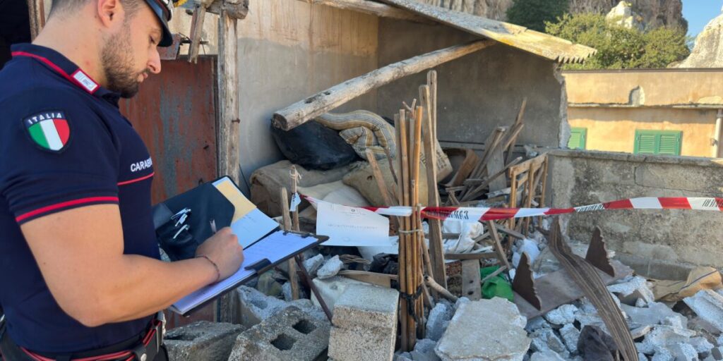 Demolisce una copertura in amianto senza autorizzazione, sequestrato un cantiere a Vicari