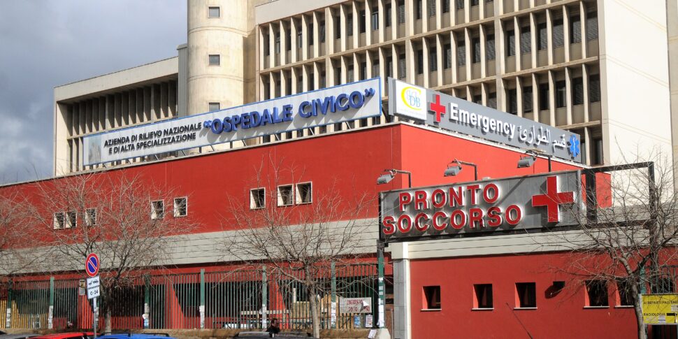 Palermo, gli infermieri dell'ospedale Civico scendono in piazza: poco personale