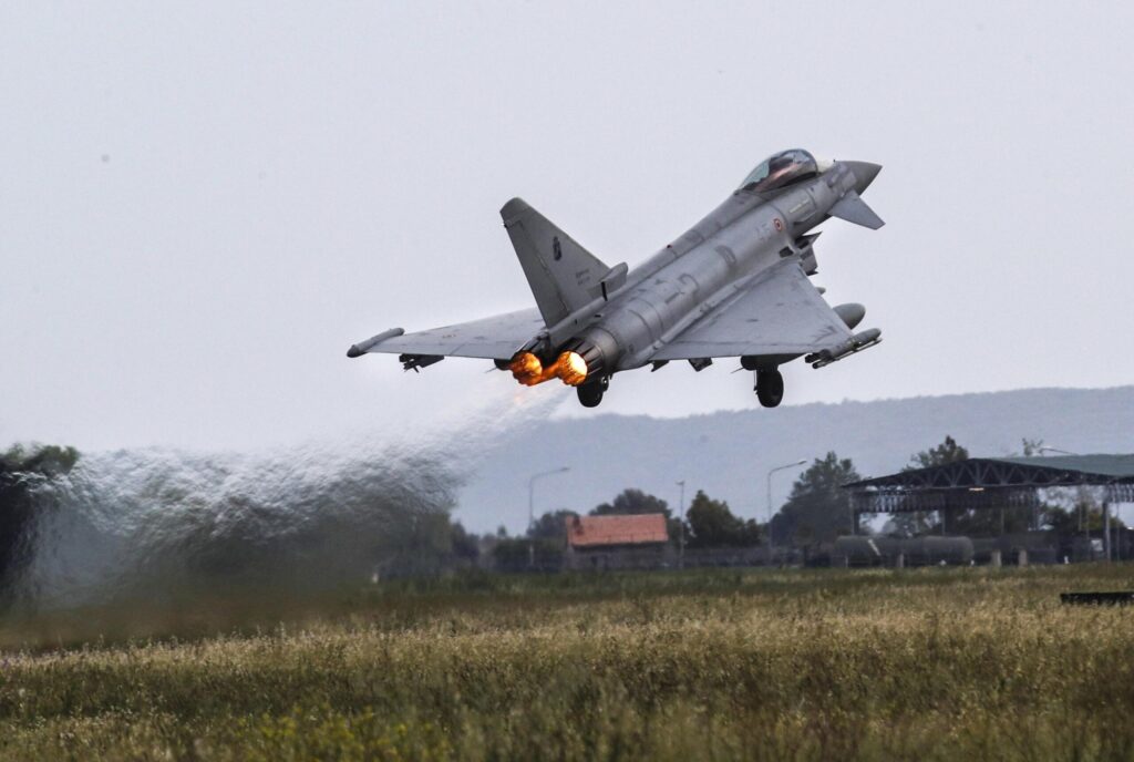 Jet russi nei cieli lituani. Meloni: Putin provoca, non rispondiamo