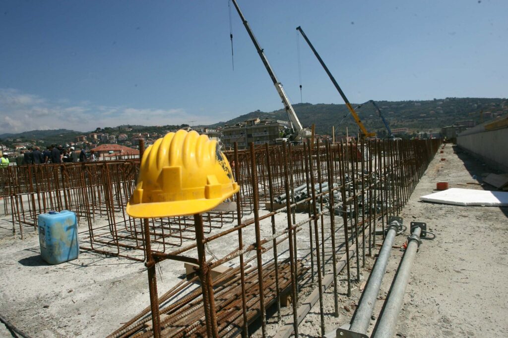 Sicurezza sul lavoro, i sindacati: «Schifani convochi un tavolo urgente per potenziare controlli»