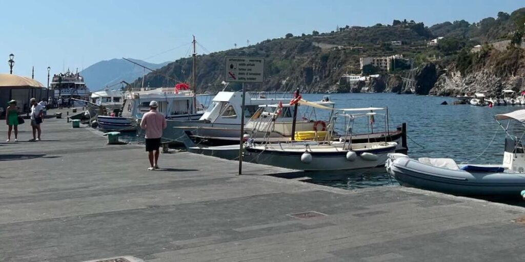 Lipari: pescatore ha un malore, cade a mare e muore