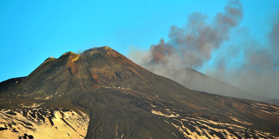 Malori in un hotel sull’Etna, ospiti evacuati nella notte: sospetto monossido di carbonio