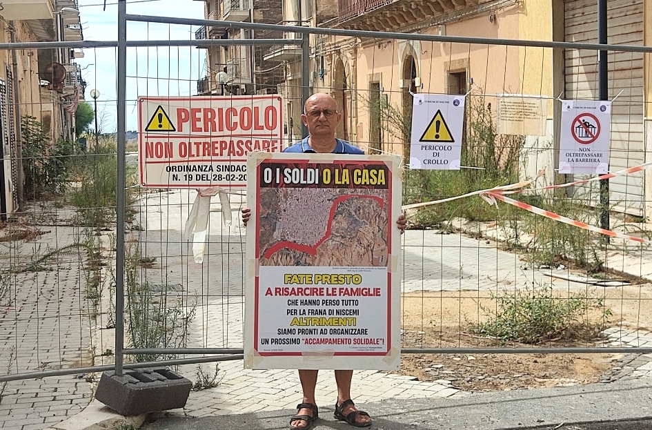 Niscemi, Maida dalla parte degli sfollati: pagate i ristori. E lavora a un accampamento solidale