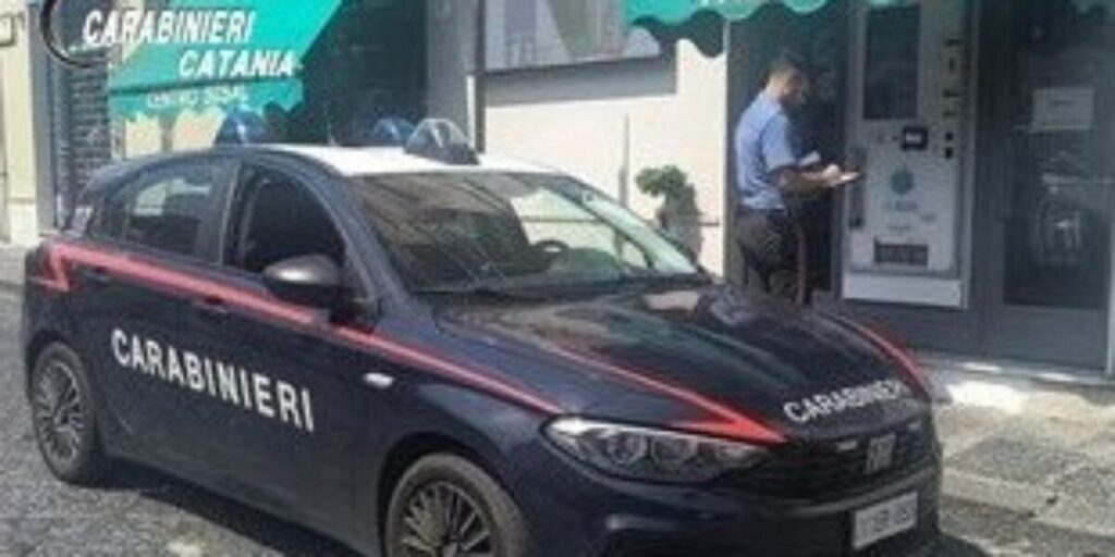 Rubano 318 biglietti della lotteria nazionale ad estrazione istantanea in una tabaccheria, 112 erano vincenti: tre denunciati