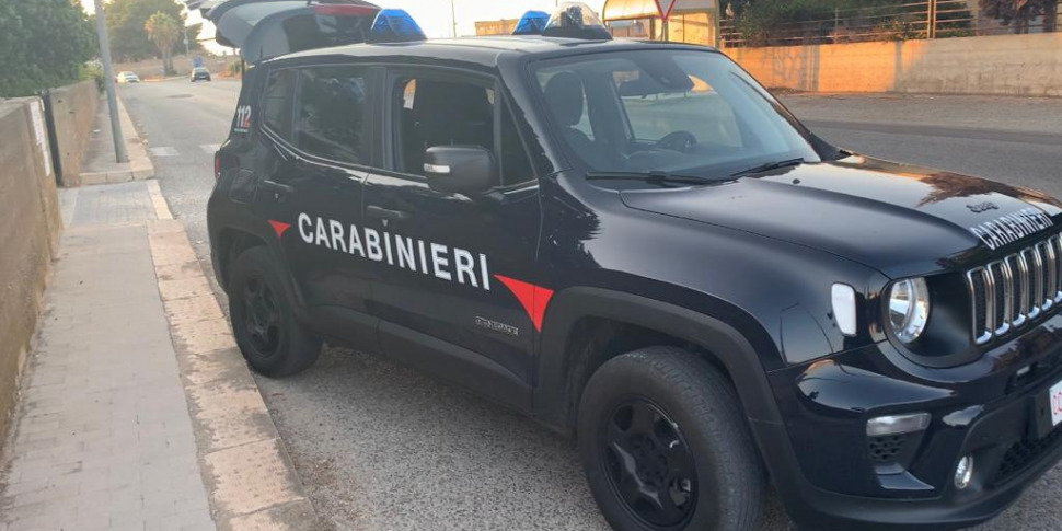 Violenza sulle donne, minacciavano e picchiavano le compagne: tre arresti a Ragusa
