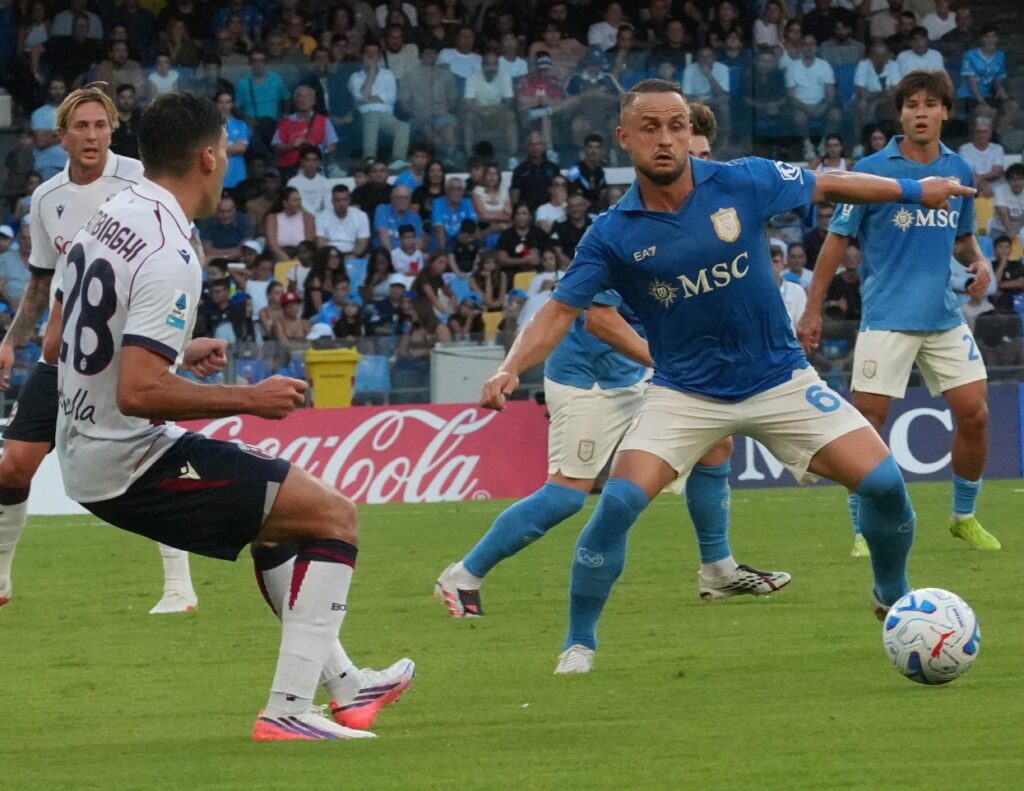 Napoli, prima vittoria in casa: Bologna battuto 1-0
