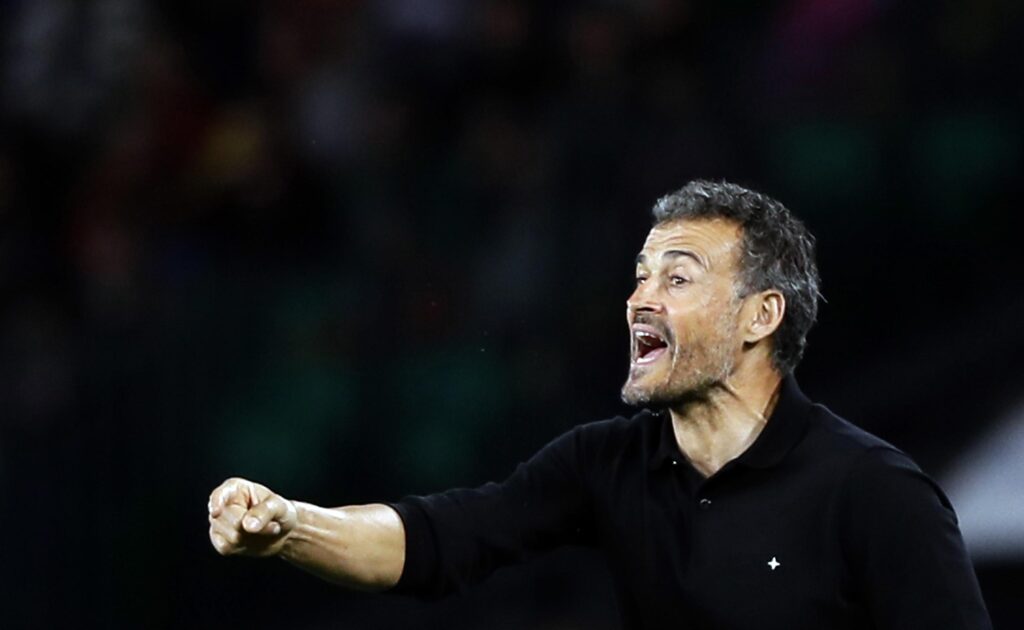 Calcio, Luis Enrique rinnova con il Paris Saint-Germain sino al 2030