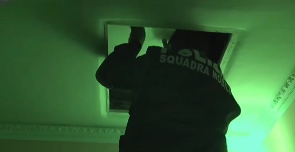 Gela: nascosto nel pozzo luce di un B&B, ventenne arrestato per tentato omicidio