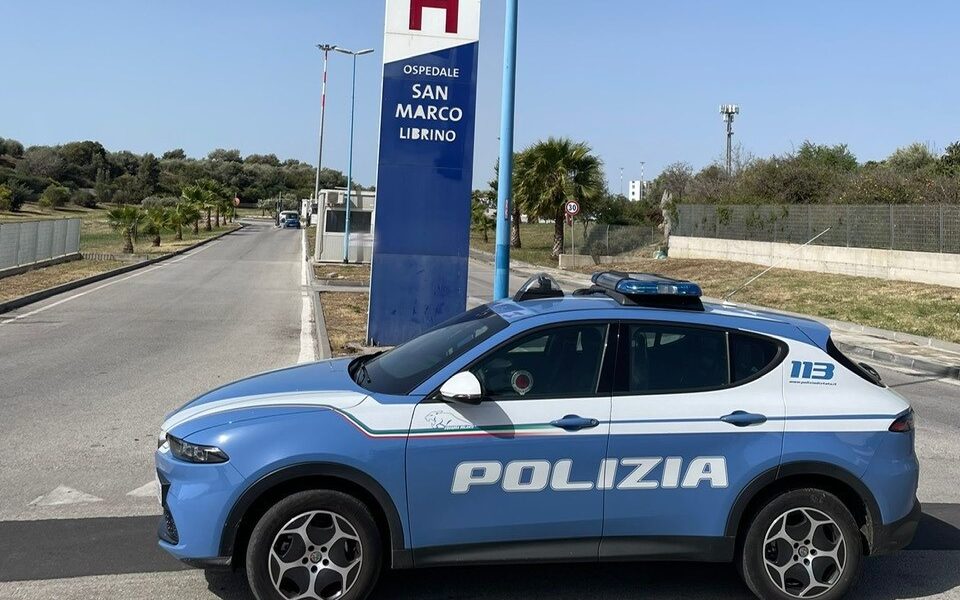 Aggredisce la convivente con pugni alla schiena, arrestato a Catania