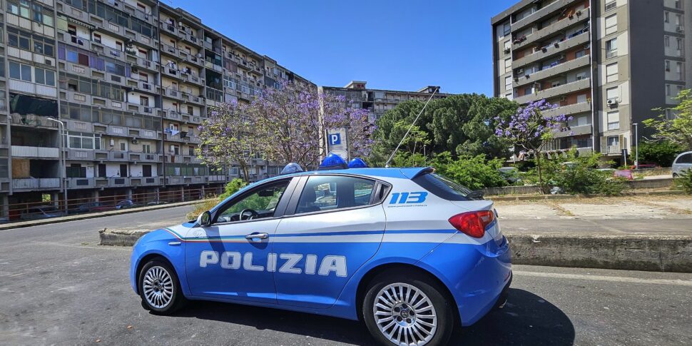 Scontri tra tifosi prima di Catania-Barletta, ci sono feriti