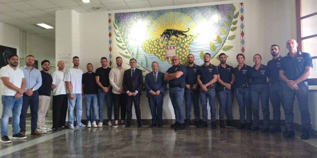 Palermo, prefetto e questore incontrano gli agenti aggrediti nel quartiere Falsomiele VIDEO