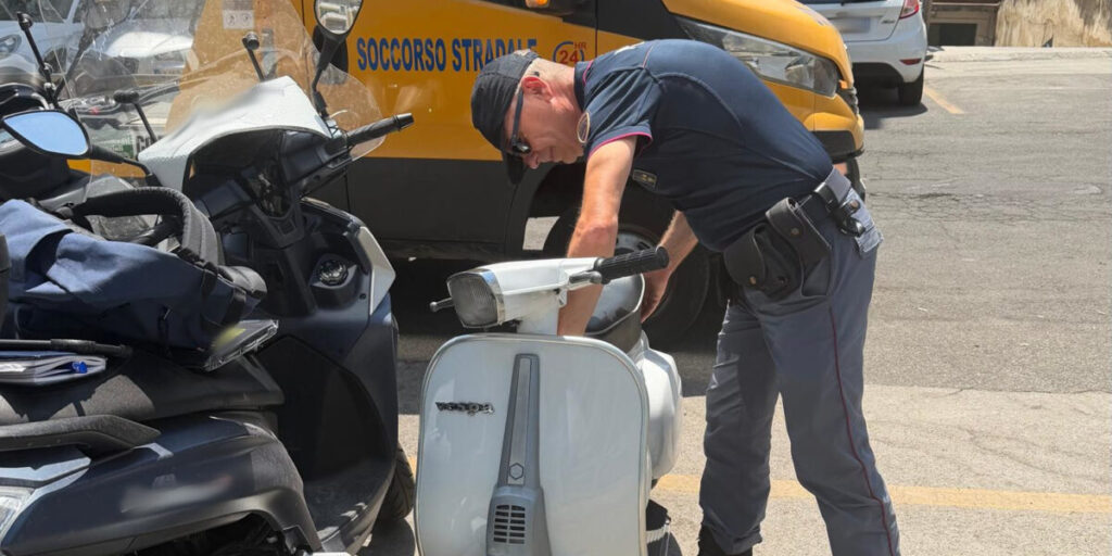 Si presenta all'obbligo di firma con Vespa d'epoca rubata nell'84, denunciato
