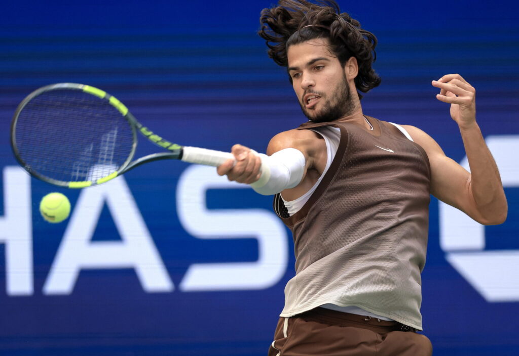 Tennis, Us Open: Alcaraz agli ottavi ma non convince ancora. Riecco Tsitsipas