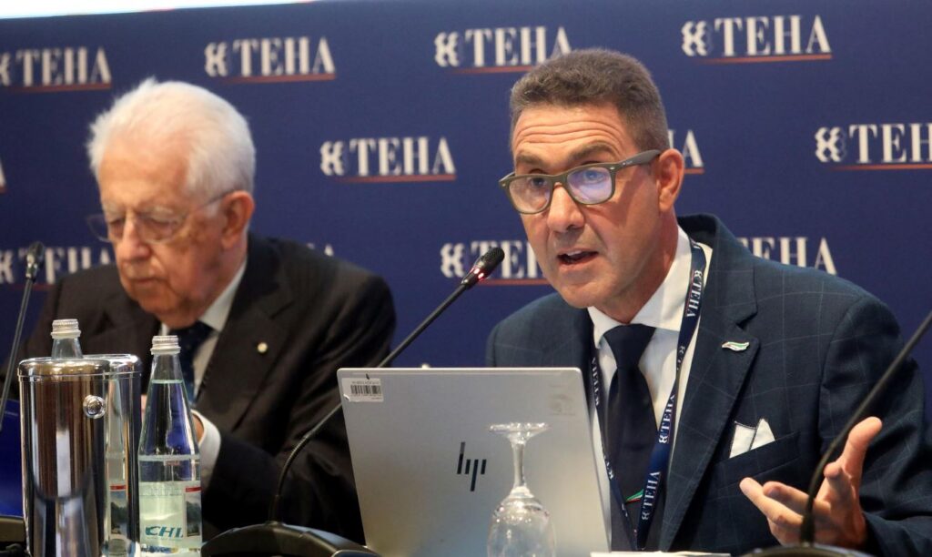 Scontro tra Vannacci e Monti a Cernobbio. E l'ex premier promette: «Combatterò retorica fascista»