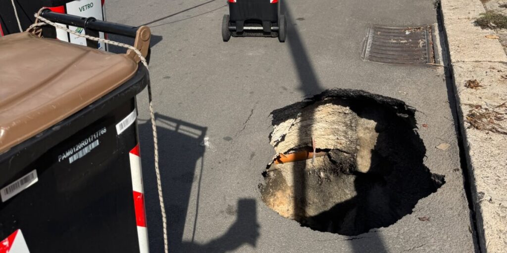 Palermo, nuova voragine in via Sadat. Le foto