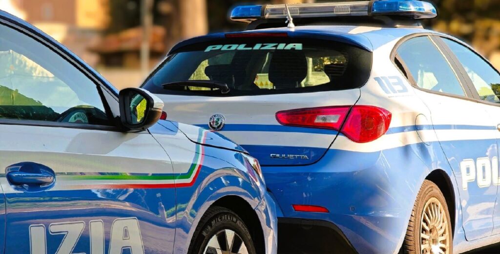 Incendio in piazzale società Sicula Trasporti, distrutti quattro mezzi