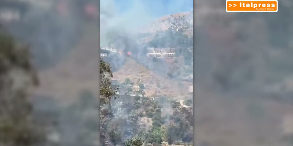 L'incendio a Taormina, il sindaco: origine dolosa