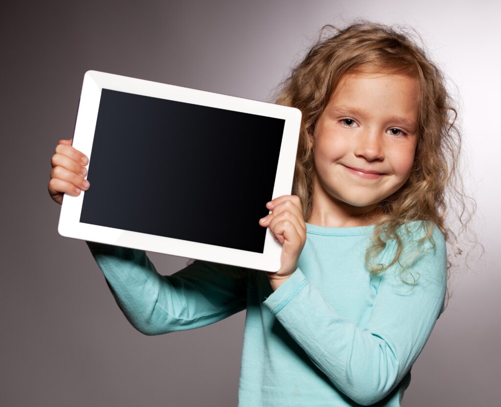 La trappola dei video games. I bambini iniziano a giocare online a 3 anni