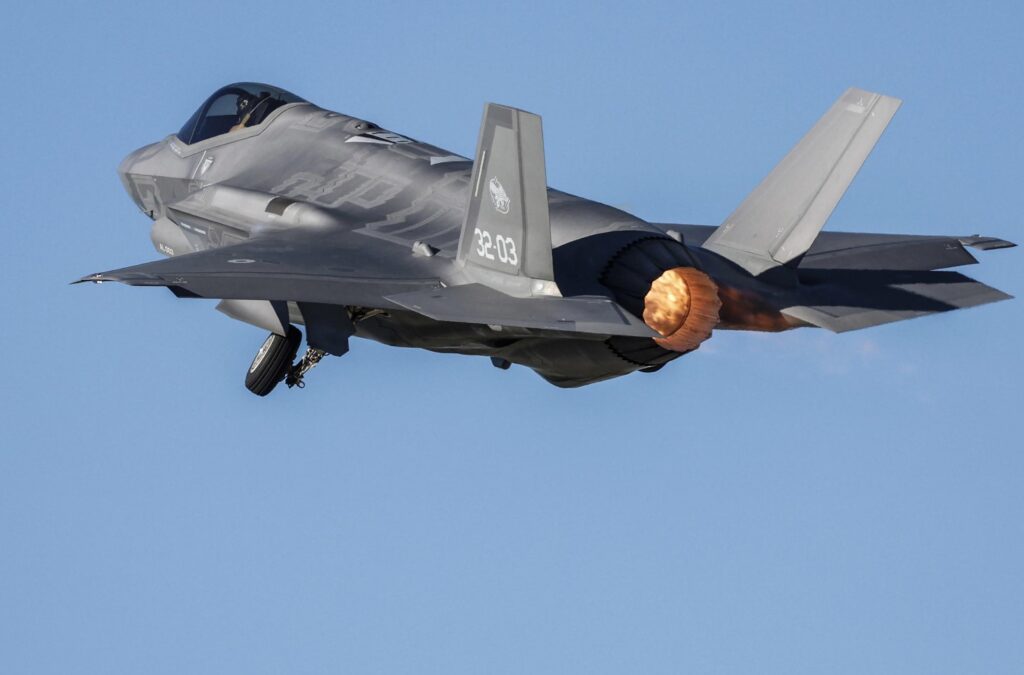 Caccia italiano della Nato abbatte un drone in Lituania