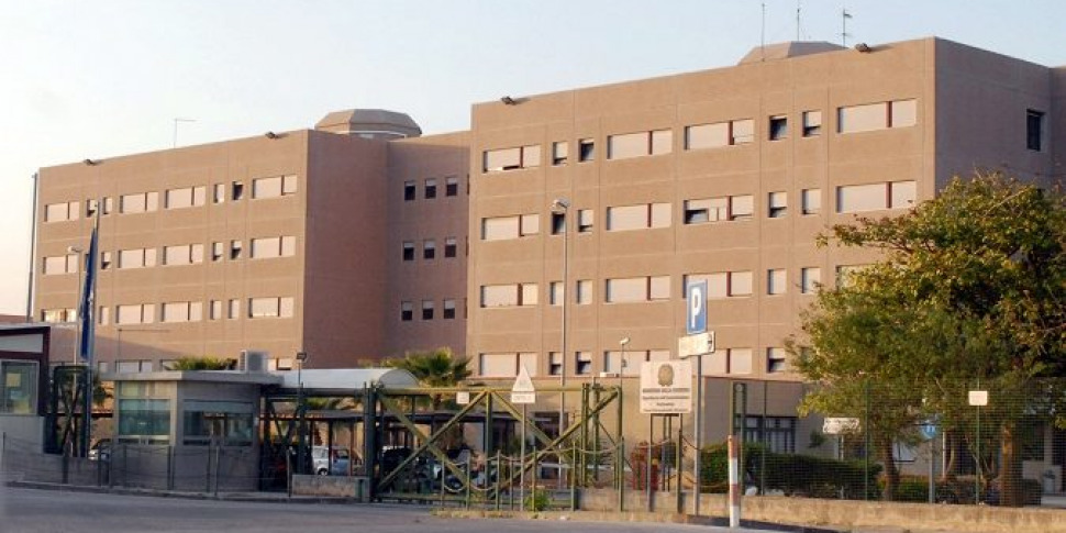 Siracusa, nuova protesta in carcere: distrutte le telecamere di sicurezza e due agenti feriti