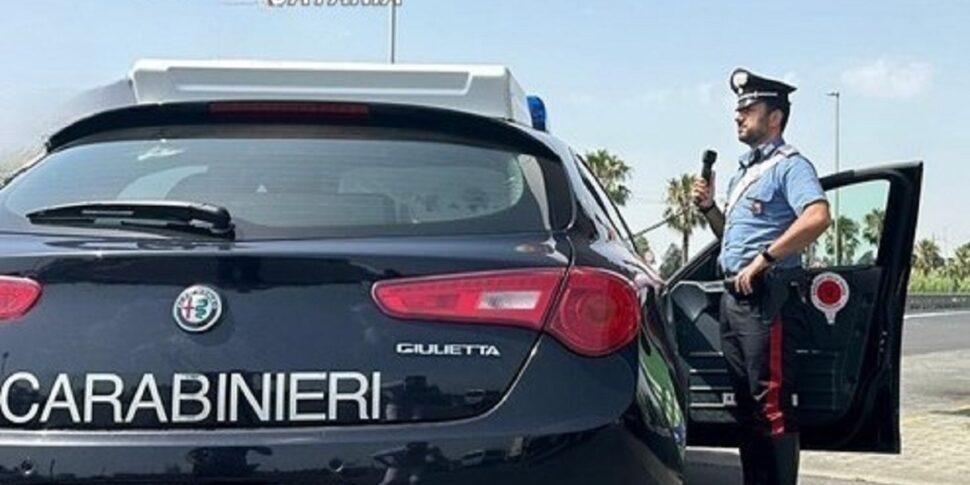 Catania, lui ha braccialetto elettronico e lei lascia il dispositivo a casa per incontrarlo: denunciati