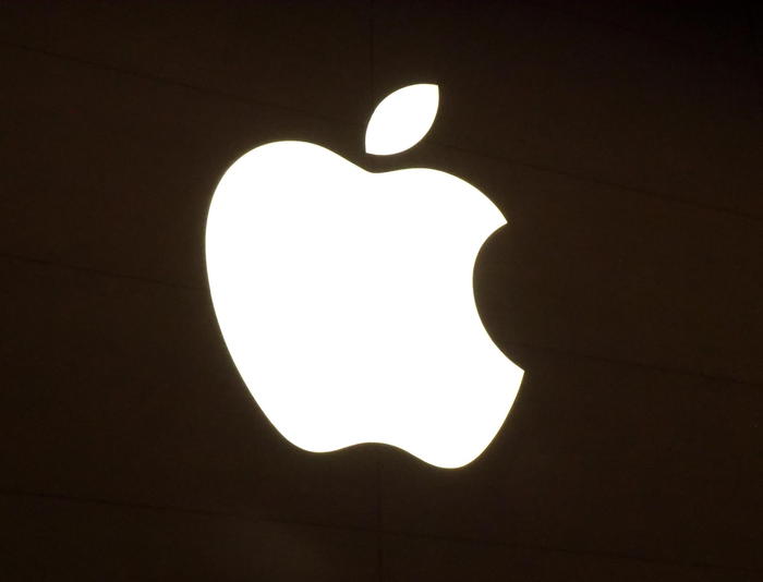 Apple lancia Iphone Duo, il primo pieghevole dell'azienda della mela