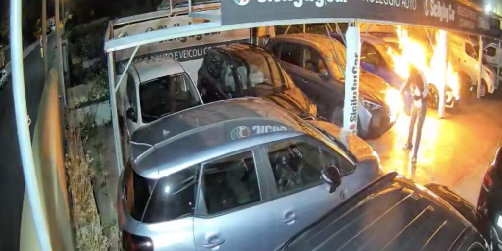Racket a Palermo. Le pressioni su Sicily by Car e il pizzino dopo l’incendio
