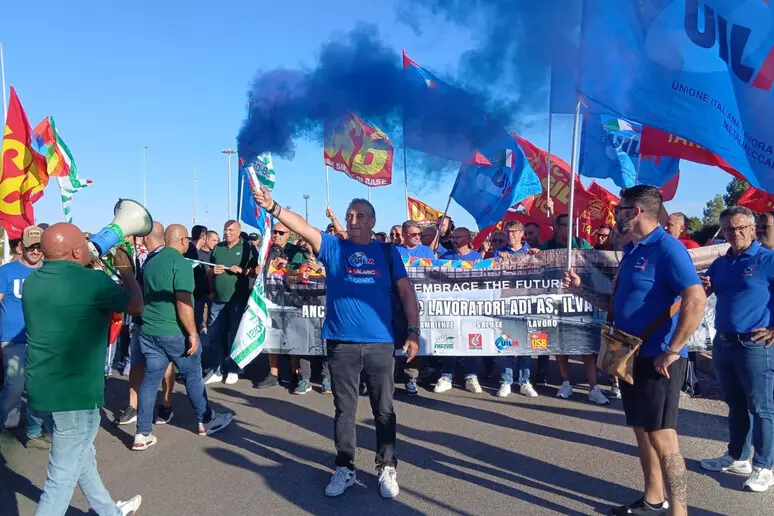 Ex Ilva di Taranto, sciopero e strade bloccate
