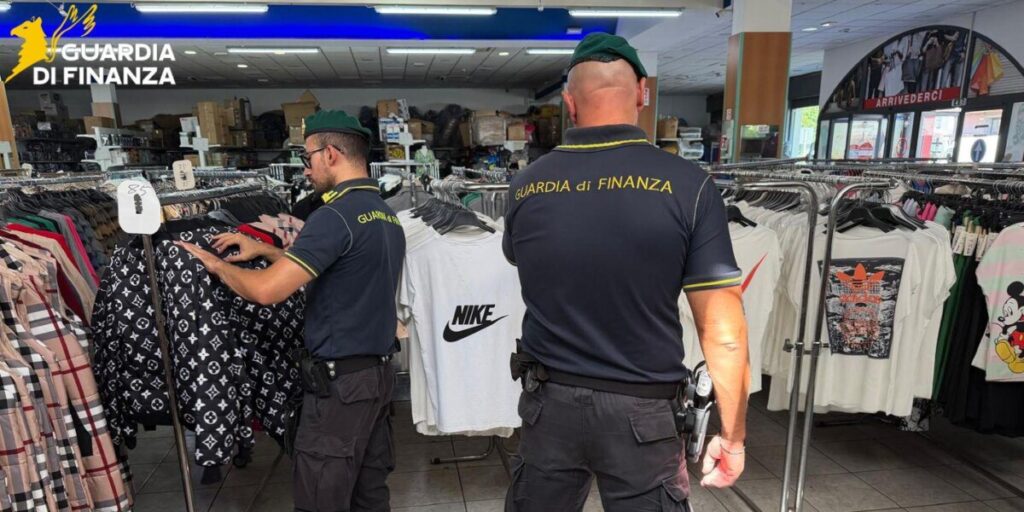 False griffe, sequestrati 4.400 capi a Misterbianco VIDEO