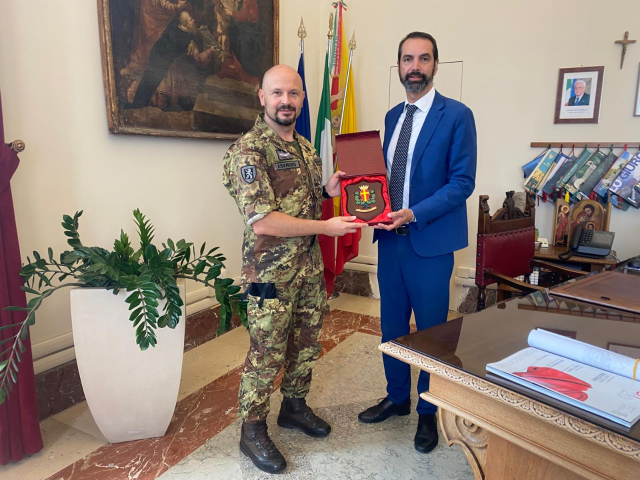 Messina, visita di cortesia a Palazzo Zanca del nuovo comandante della Brigata “Aosta”, generale Paolo Scimone