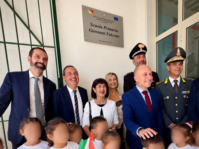 Scuola, il sindaco Basile alla “La Pira-Gentiluomo” per l’avvio del nuovo anno scolastico e l'intitolazione del plesso a Giovanni Falcone