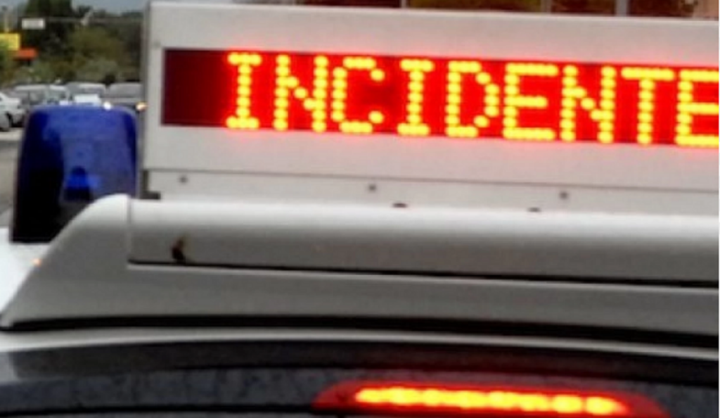 Incidente sull’A18: camionista morto travolto da un mezzo pesante