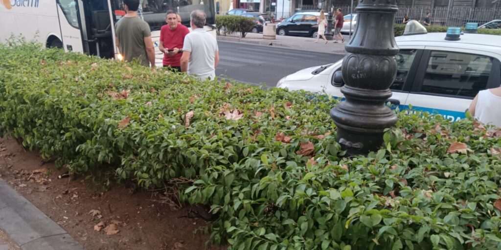 Palermo, pullman investe un pedone in via Libertà