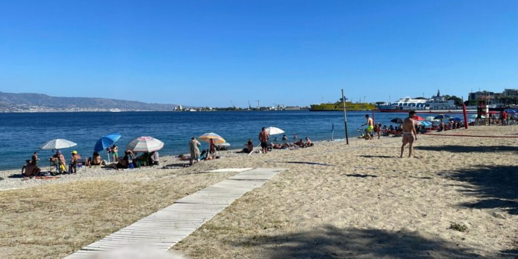 Messina, tragedia sfiorata al Ringo: un carabiniere salva due studentesse straniere che stavano annegando