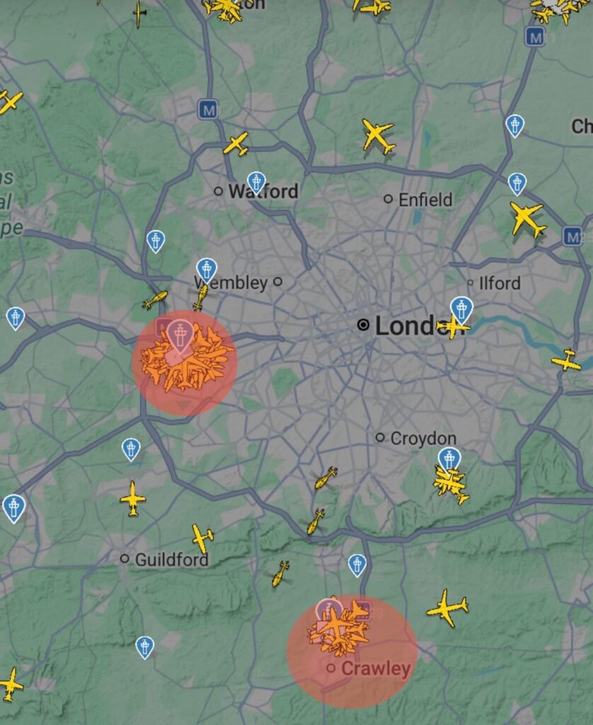 Traffico aereo in tilt in Gran Bretagna, fermi anche Heathrow e Gatwick
